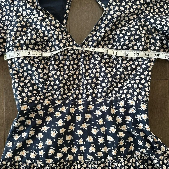 French Connection Tiered Ditsy Floral‎ Mini Puff Sleeve Whimsy Girly Size 6 - Picture 4 of 9